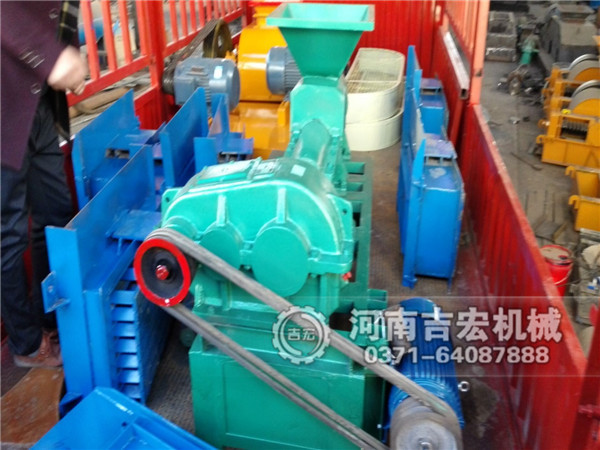 湖北唐總對(duì)輥破碎機(jī)發(fā)貨現(xiàn)場